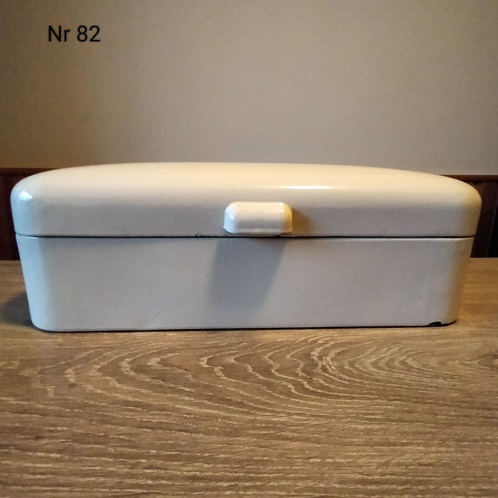 EMAILLE BEIGE BROODTROMMEL MET HANDVAT., Ophalen of Verzenden