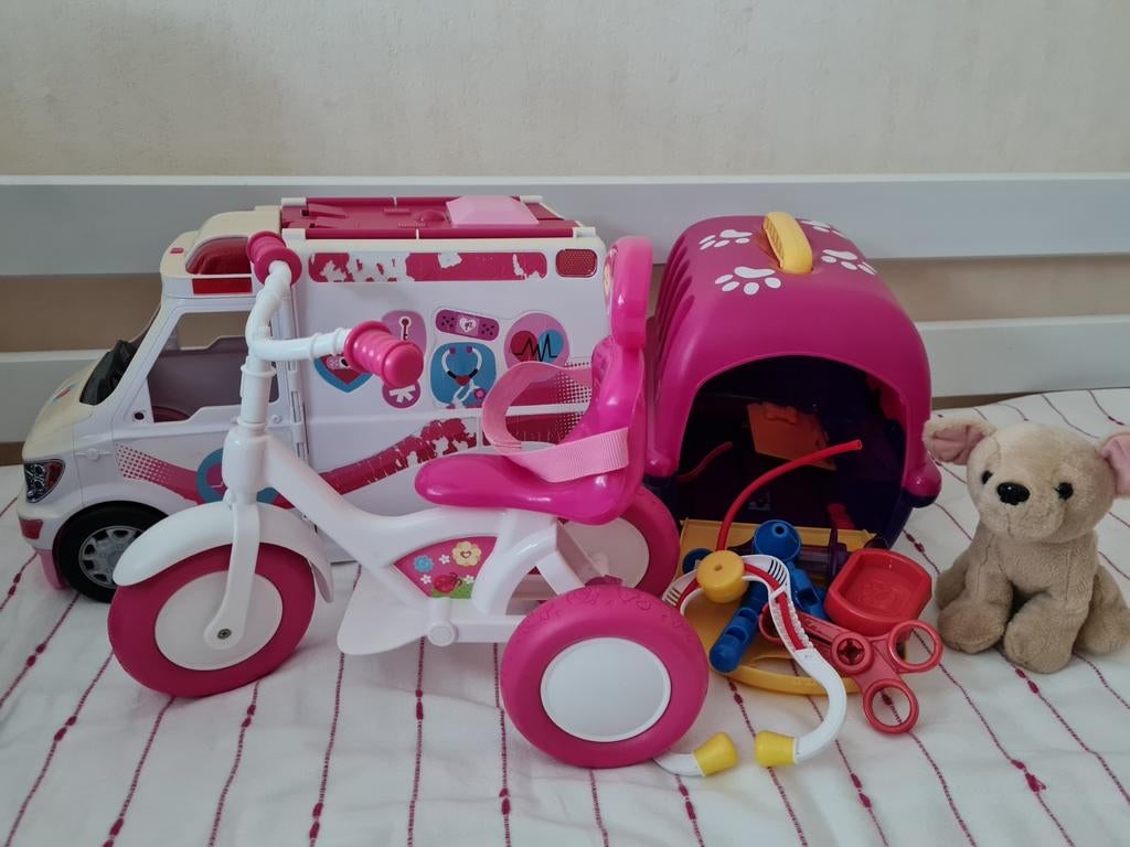 Barbie ambulance,  dierenarts en fietsje,  alles voor 8 euro, Ophalen