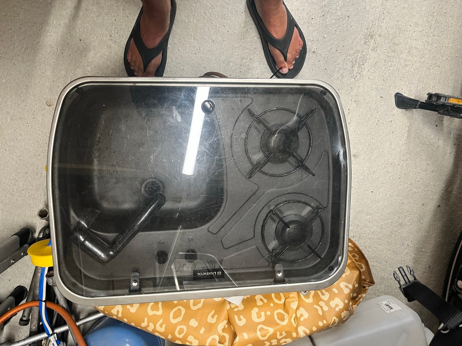 Gasstel met wasbak, kraan en waterpomp, Ophalen, Gebruikt