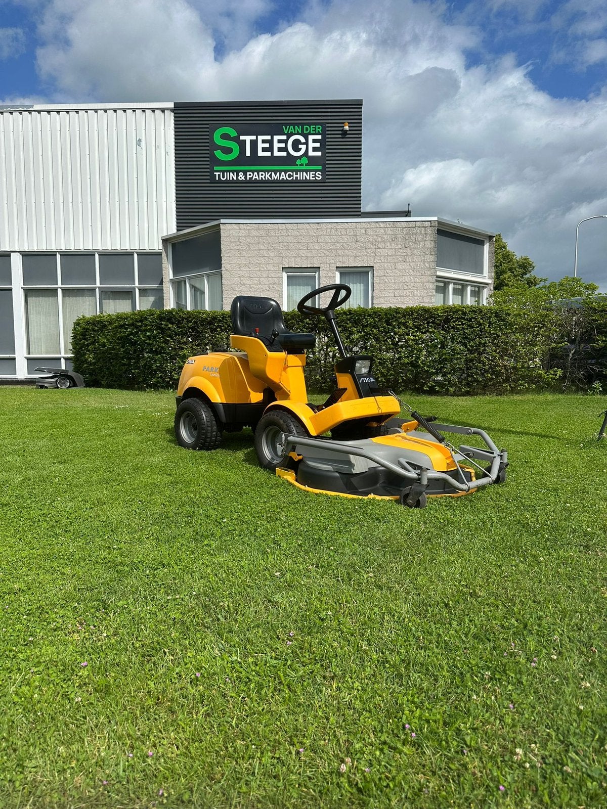 Stiga park zitmaaier nieuw 110 dek, Ophalen, Zo goed als nieuw, Mulchfunctie, 90 tot 120 cm
