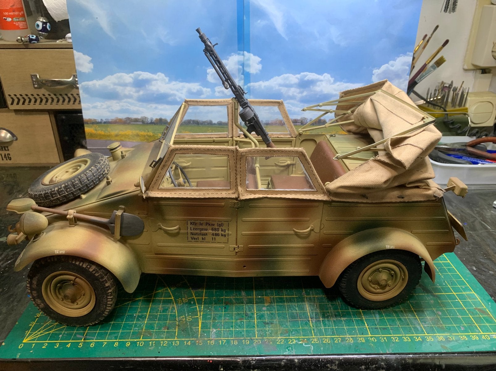 Kubelwagen Typ 82 schaal 1:9 gebouwd, Hobby en Vrije tijd, Modelbouw | Auto's en Voertuigen, Gebruikt, Auto, Revell, Groter dan 1:32