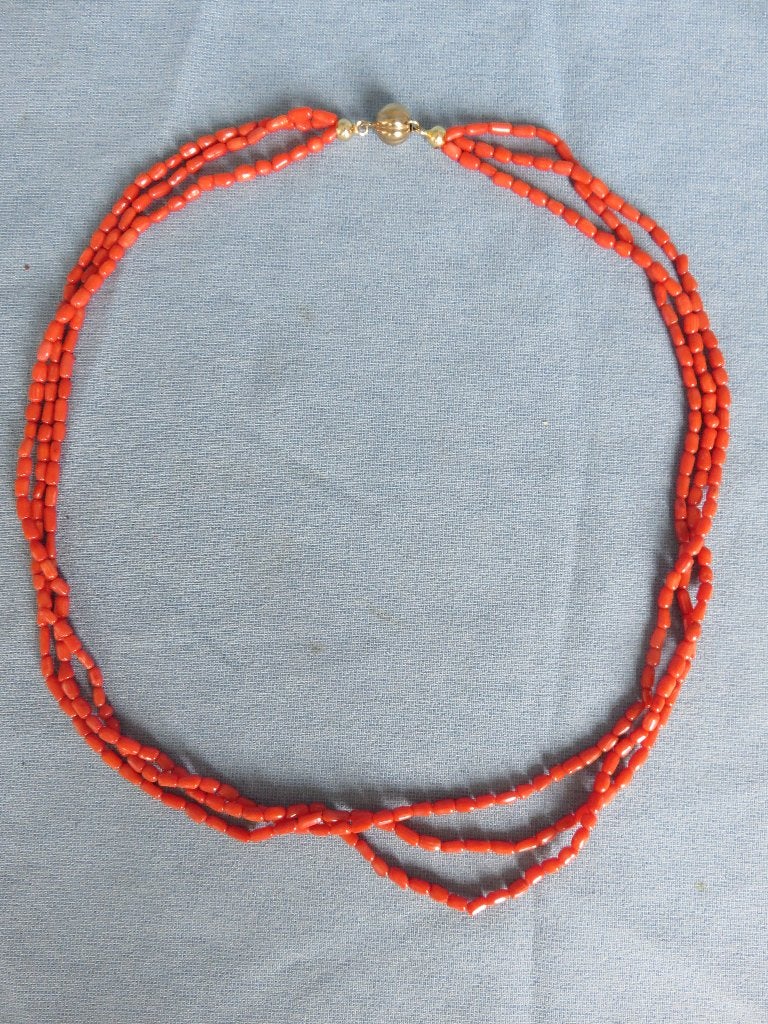 Halssnoer in glas of koraal met verguld slotje, Sieraden, Tassen en Uiterlijk, Kettingen, Ophalen of Verzenden, Gebruikt, Rood