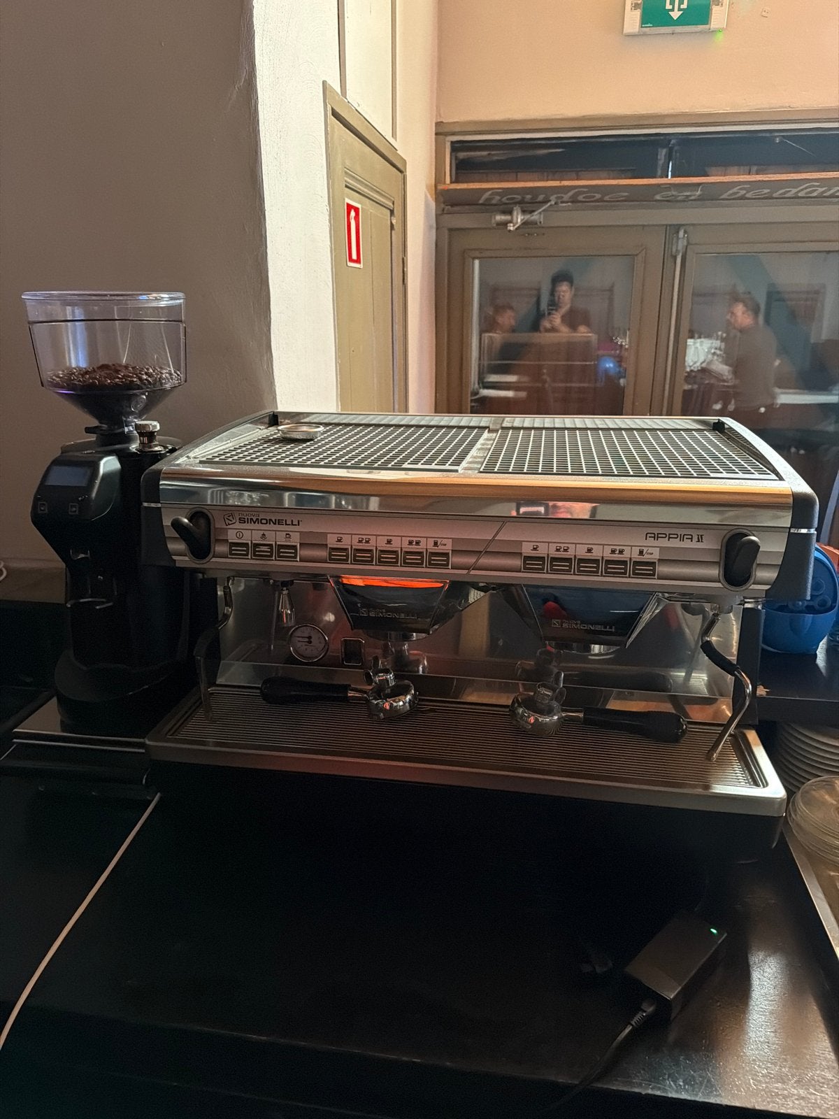 Nuova Simonelli Appia II 2-groeps espressomachine met molen, Zakelijke goederen, Ophalen, Gebruikt