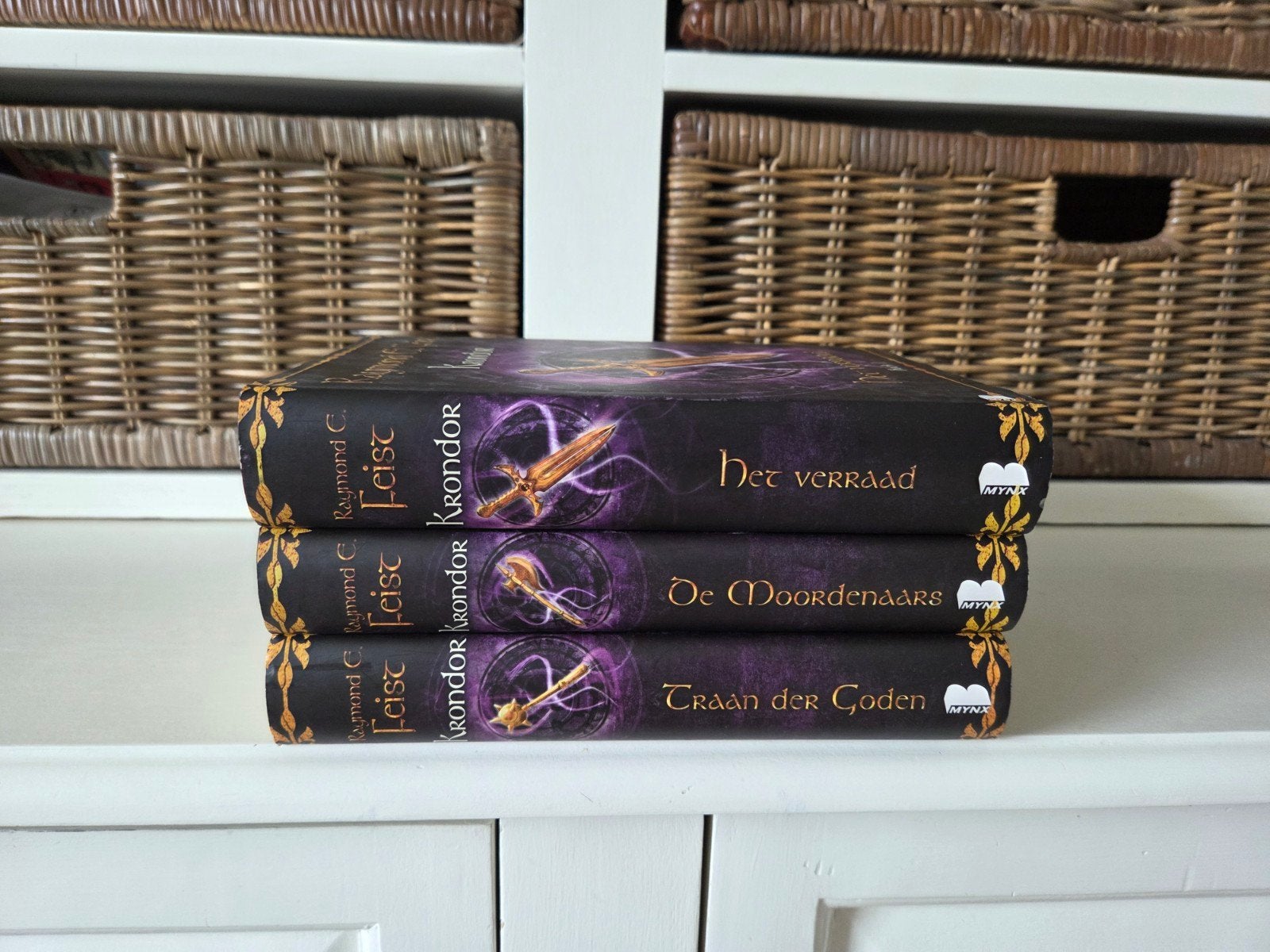 Raymond E feist - krondor, Boeken, Ophalen of Verzenden, Gelezen
