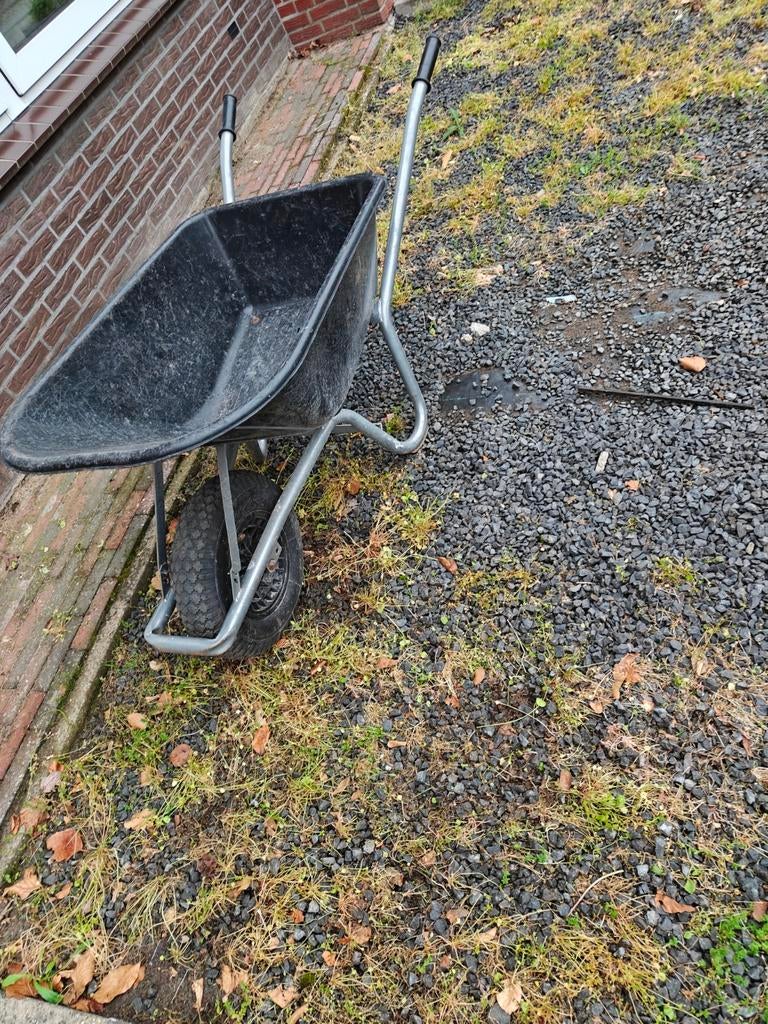 Kruiwagen met beschadigde bak, Ophalen, Gebruikt, Handmatig, Onbekend