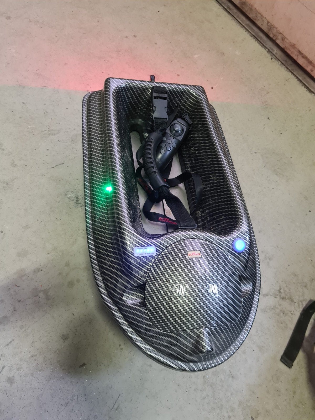 Voerboot Boatman MK5 carbon look met opberg tas, Watersport en Boten, Ophalen, Zo goed als nieuw, Overige typen