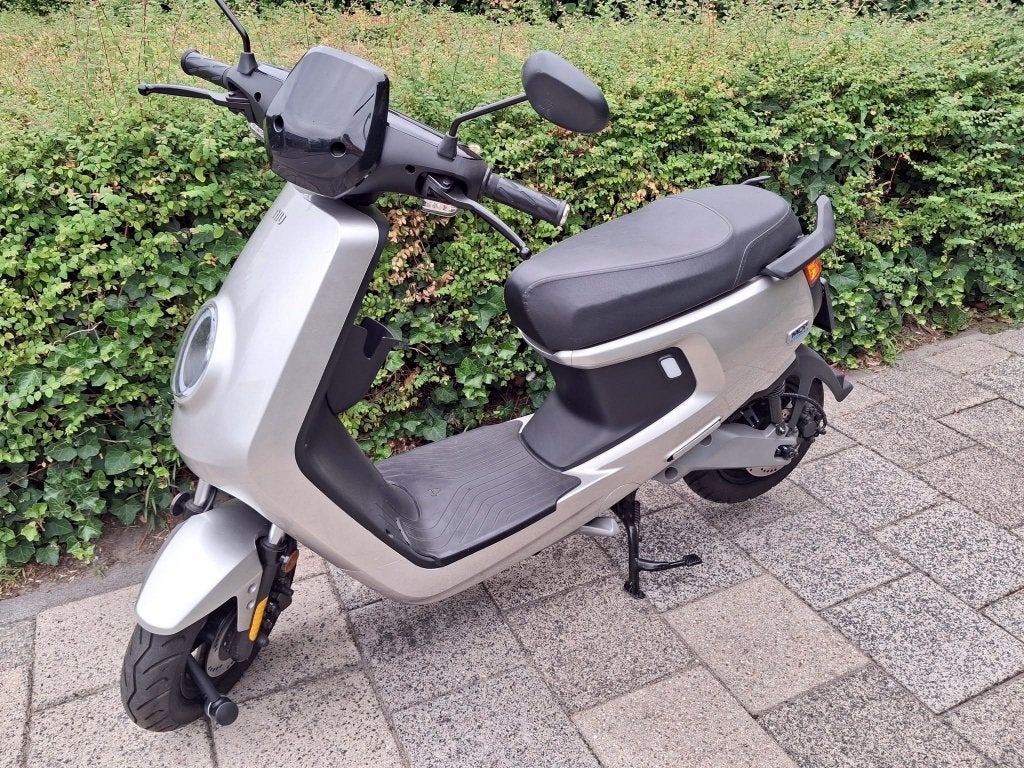 Niu MQI + Sport Elektrische SNOR Scooter 25km versie- Zo goe, Fietsen en Brommers, Snorfietsen en Snorscooters, Elektrisch, Zo goed als nieuw