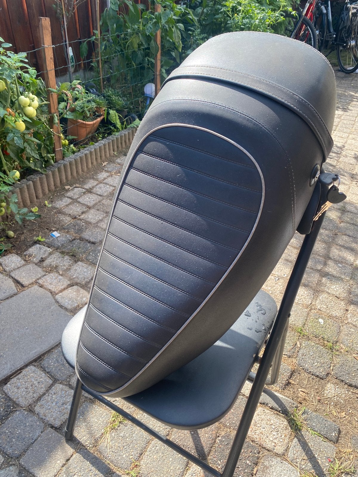 Vespa lx/s monozadel met slot zgan, Fietsen en Brommers, Brommeronderdelen | Scooters, Ophalen of Verzenden, Zo goed als nieuw