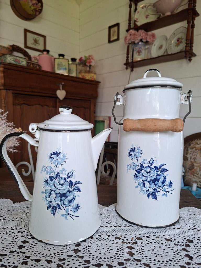 Brocante wit emaille kan + melkbus met houten handvat, Antiek en Kunst, Antiek | Emaille, Ophalen of Verzenden