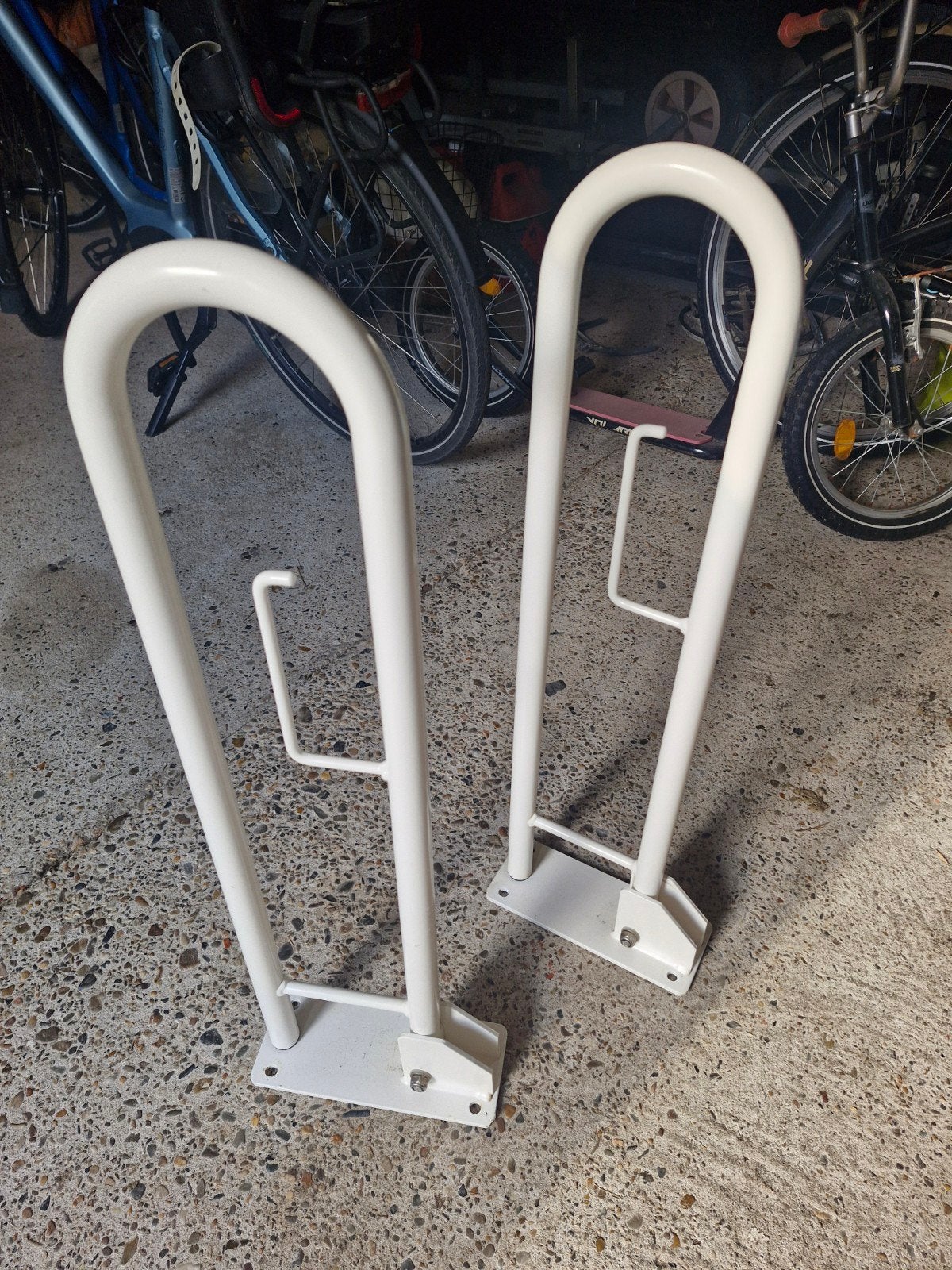 2 opklapbare wc beugels, Ophalen