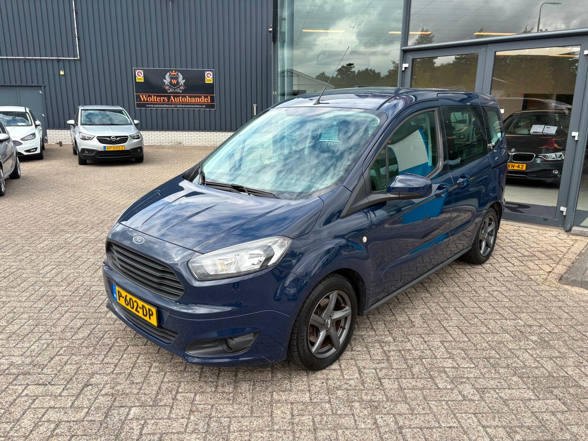Ford Tourneo Courier 1.0 Titanium, Auto's, Voorwielaandrijving, Dealer onderhouden, Gebruikt, Euro 6