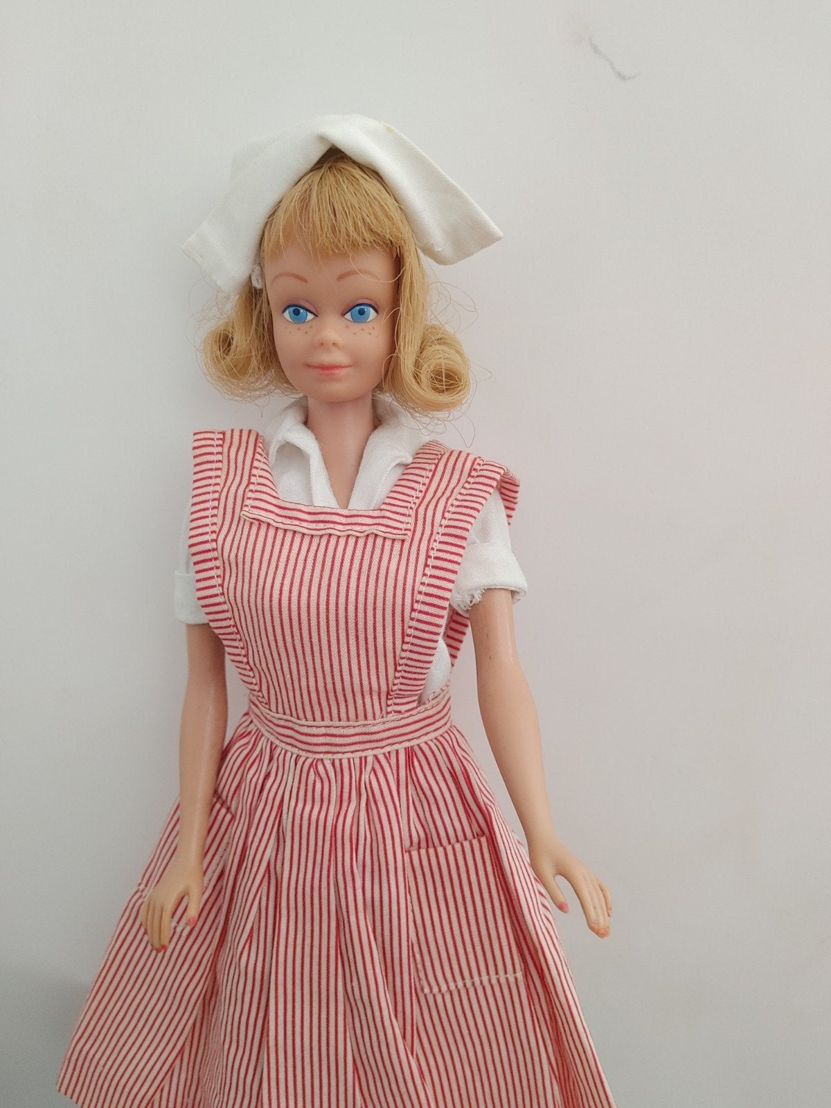 Barbie vintage Midge in Candy Striper, Ophalen of Verzenden, Zo goed als nieuw, Kleertjes