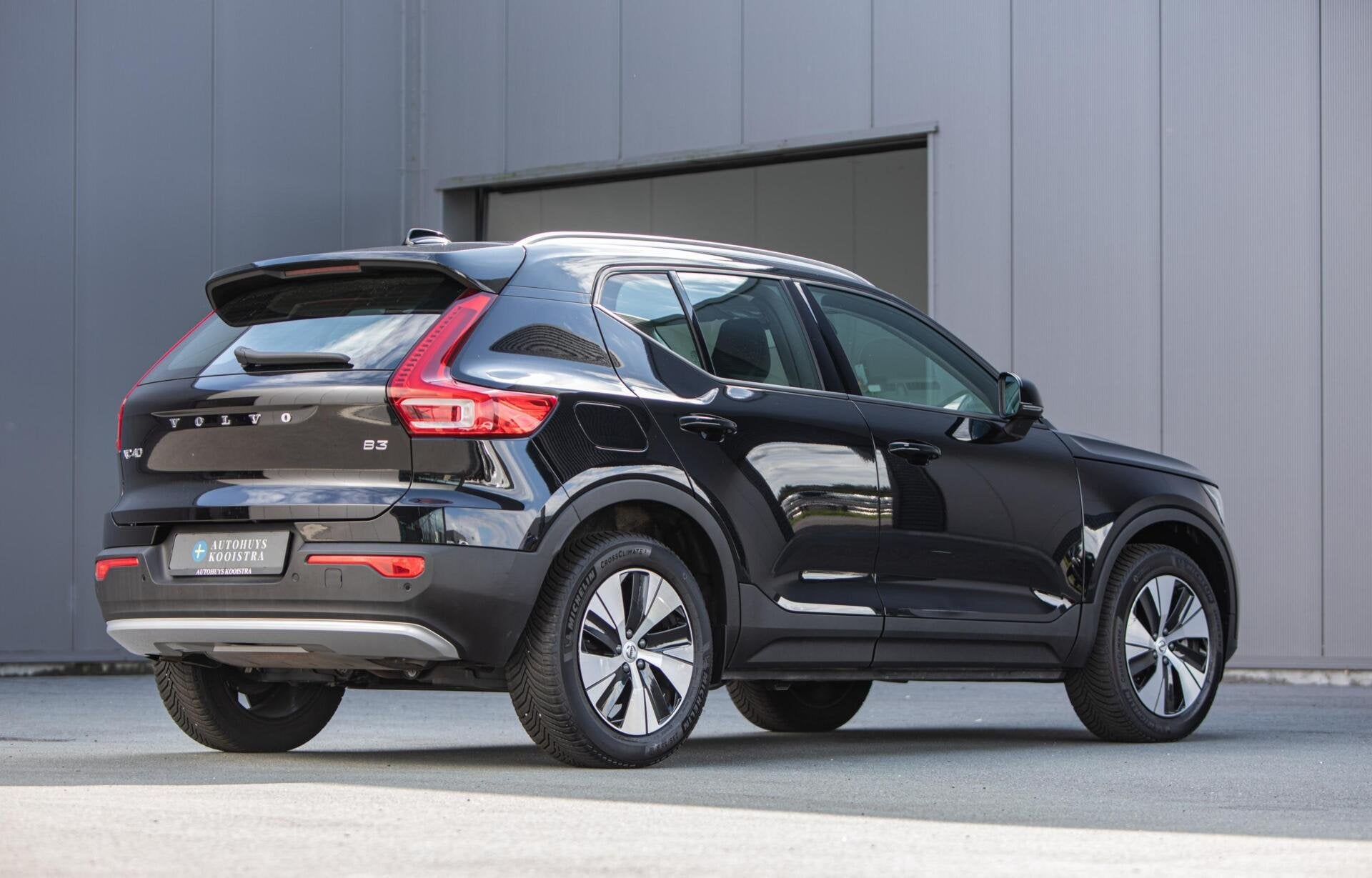 Volvo XC40 2.0 B3 Core MY2026|Leder|Keyless|PDC|Camera|Carpl, Auto's, Dealer onderhouden, Gebruikt, Zwart, 4 cilinders