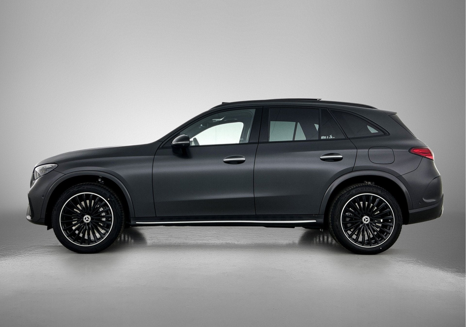 Mercedes-Benz GLC 300e 4MATIC Sport Edition | Premium | Nigh, Auto's, Automaat, Zwart, Automatische klimaatregeling, 313 pk