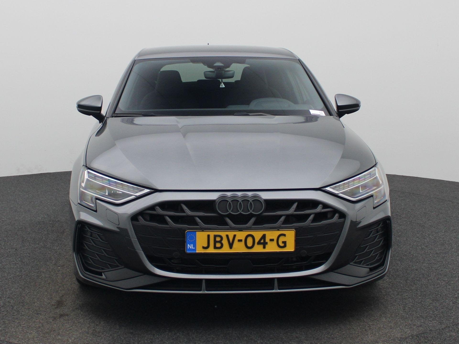 Audi A3 Sportback 40 TFSI e S edition 204 PK | Adaptive crui, 12 maanden, 4 cilinders, 150 min, Leder en Stof