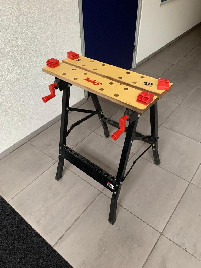 Skil Werkbank - Inklapbaar en Draagbaar, Ophalen of Verzenden, Zo goed als nieuw, 70 tot 120 cm, Bankschroef