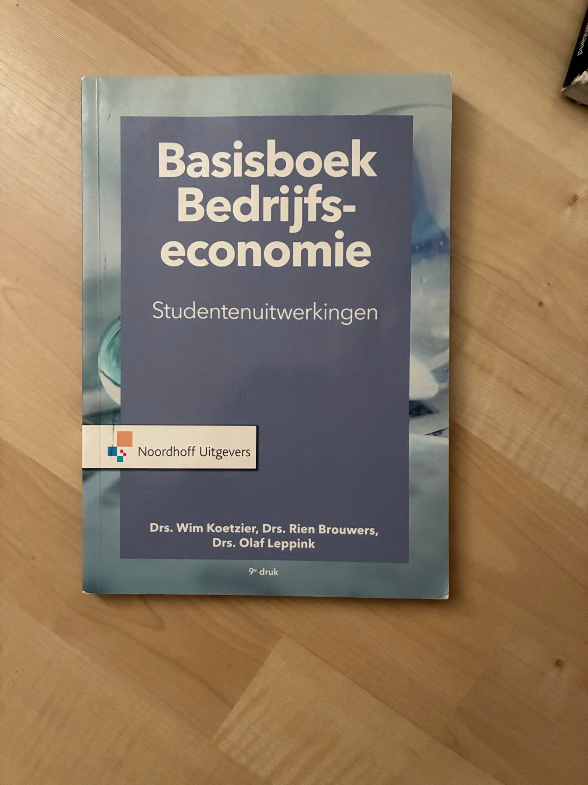 Basisboek Bedrijfseconomie - Studentenuitwerkingen, Ophalen of Verzenden, Gamma, Zo goed als nieuw, HBO