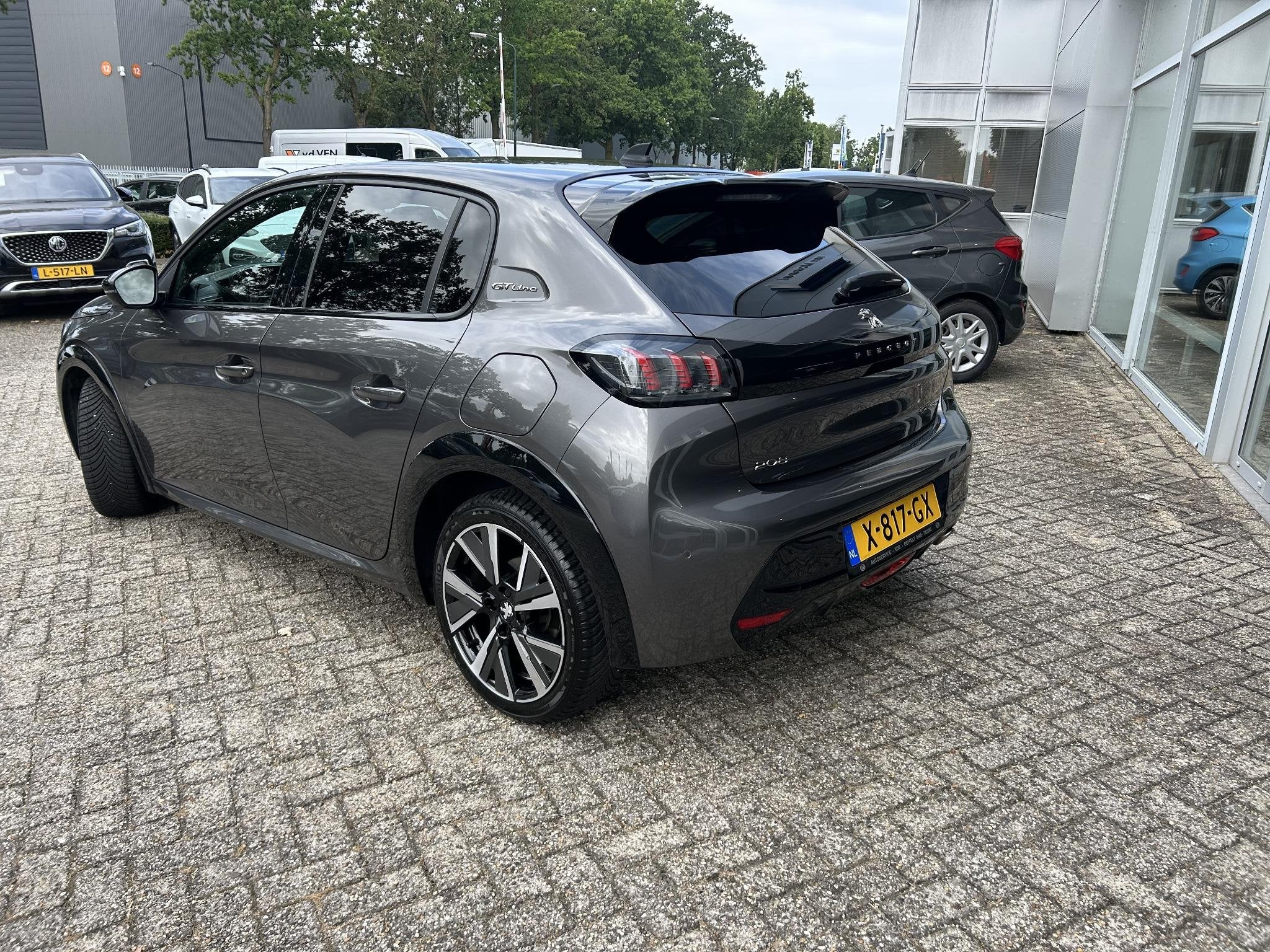 Peugeot 208 1.2 PureTech GT-Line, Auto's, Peugeot, 12 maanden, Gebruikt, Euro 6, Leder en Stof