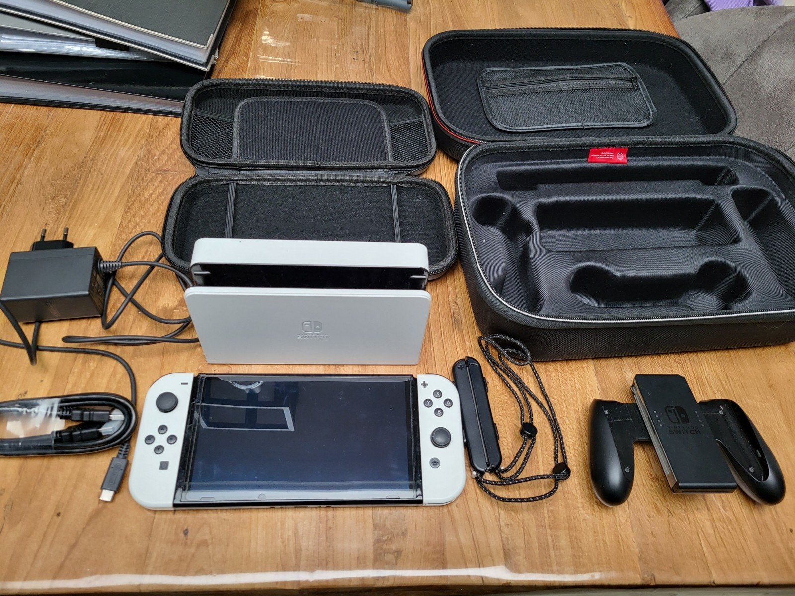 Nintendo Switch OLED Wit met accessoires en hoes, Ophalen of Verzenden, Zo goed als nieuw, Met 2 controllers, Switch OLED