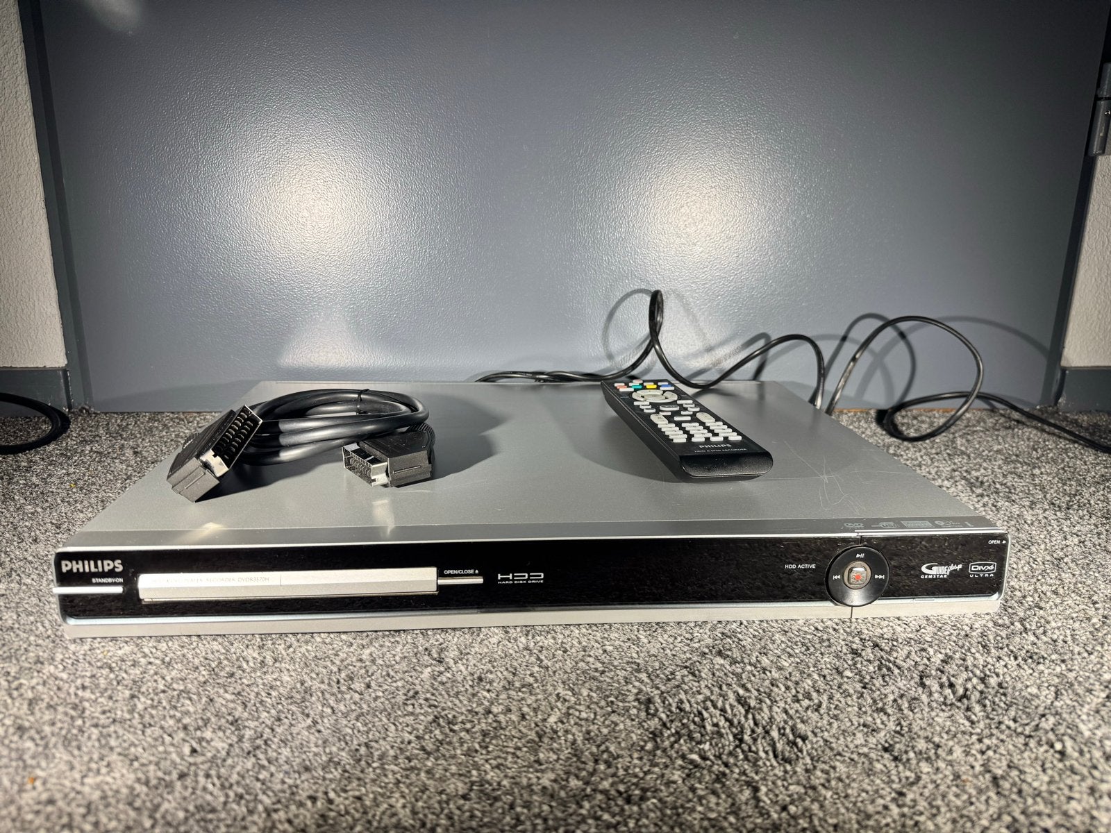 Philips HDD & DVD Recorder met afstandsbediening en kabels, Philips, Met harddisk, Dvd-recorder, Ophalen of Verzenden