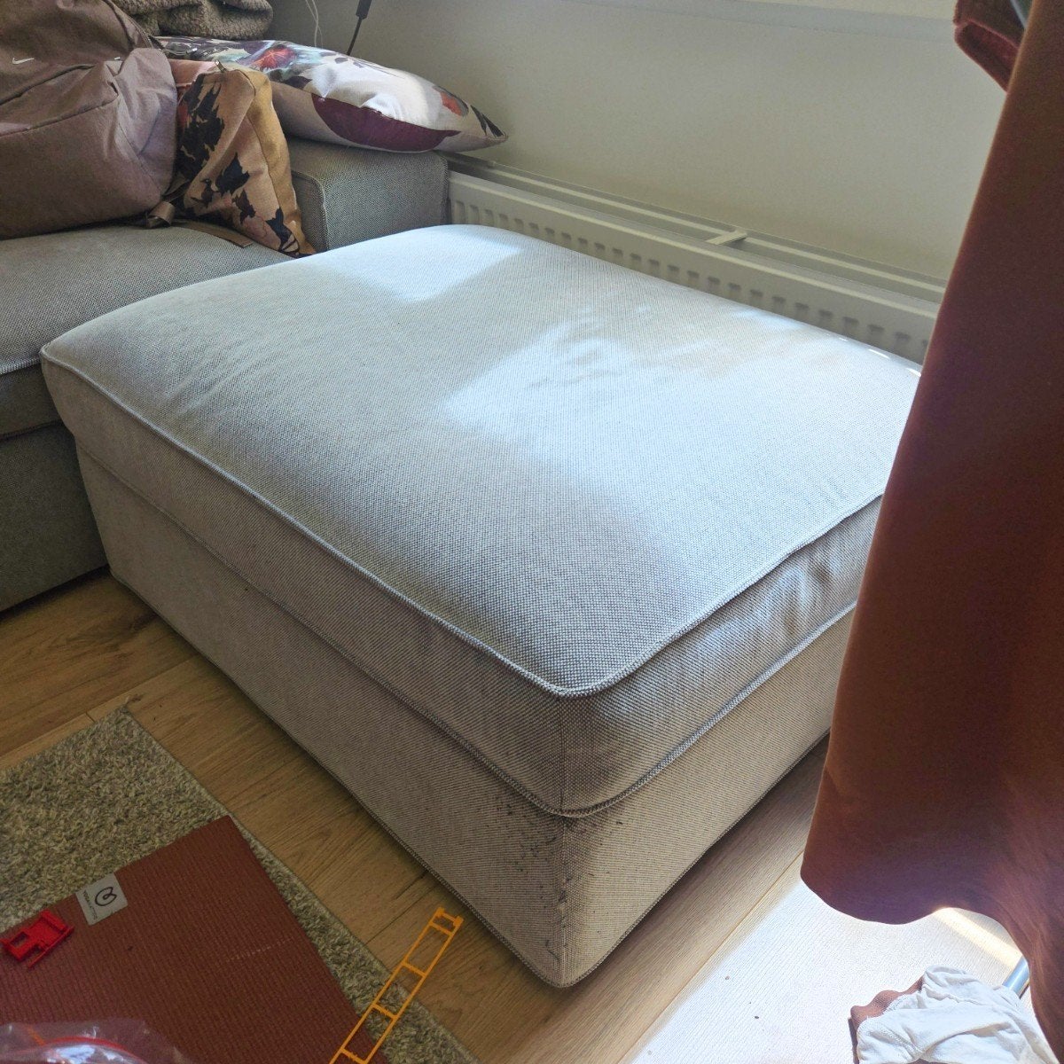 Gratis Kivik poef met opbergruimte, Ophalen, Contact.nl@ikea.com, Zo goed als nieuw, Olof Palmestraat 10, 2616 LR Delft