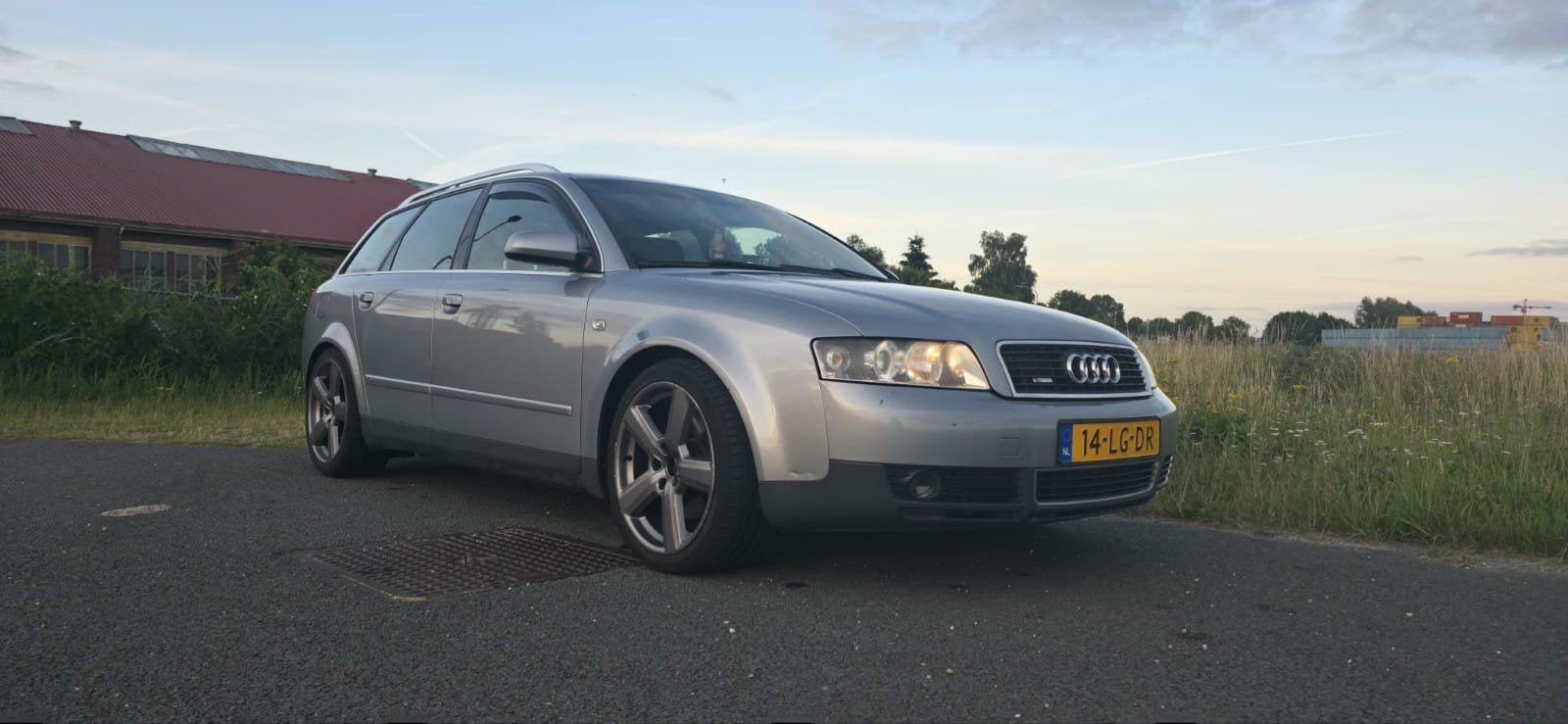 Audi A4 2.4 V6 Avant 125KW 2003 Grijs, Auto's, Voorwielaandrijving, Grijs, 1470 kg, 170 pk