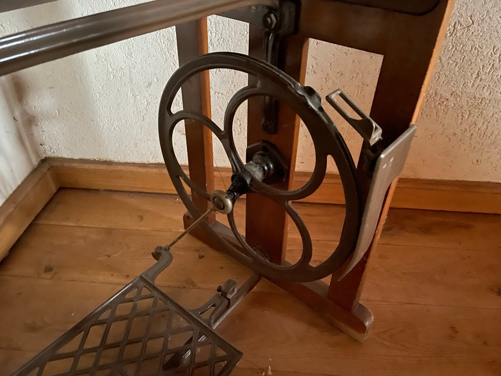 Antieke Pfaff 30 naaimachine met onderstel, Antiek en Kunst, Ophalen