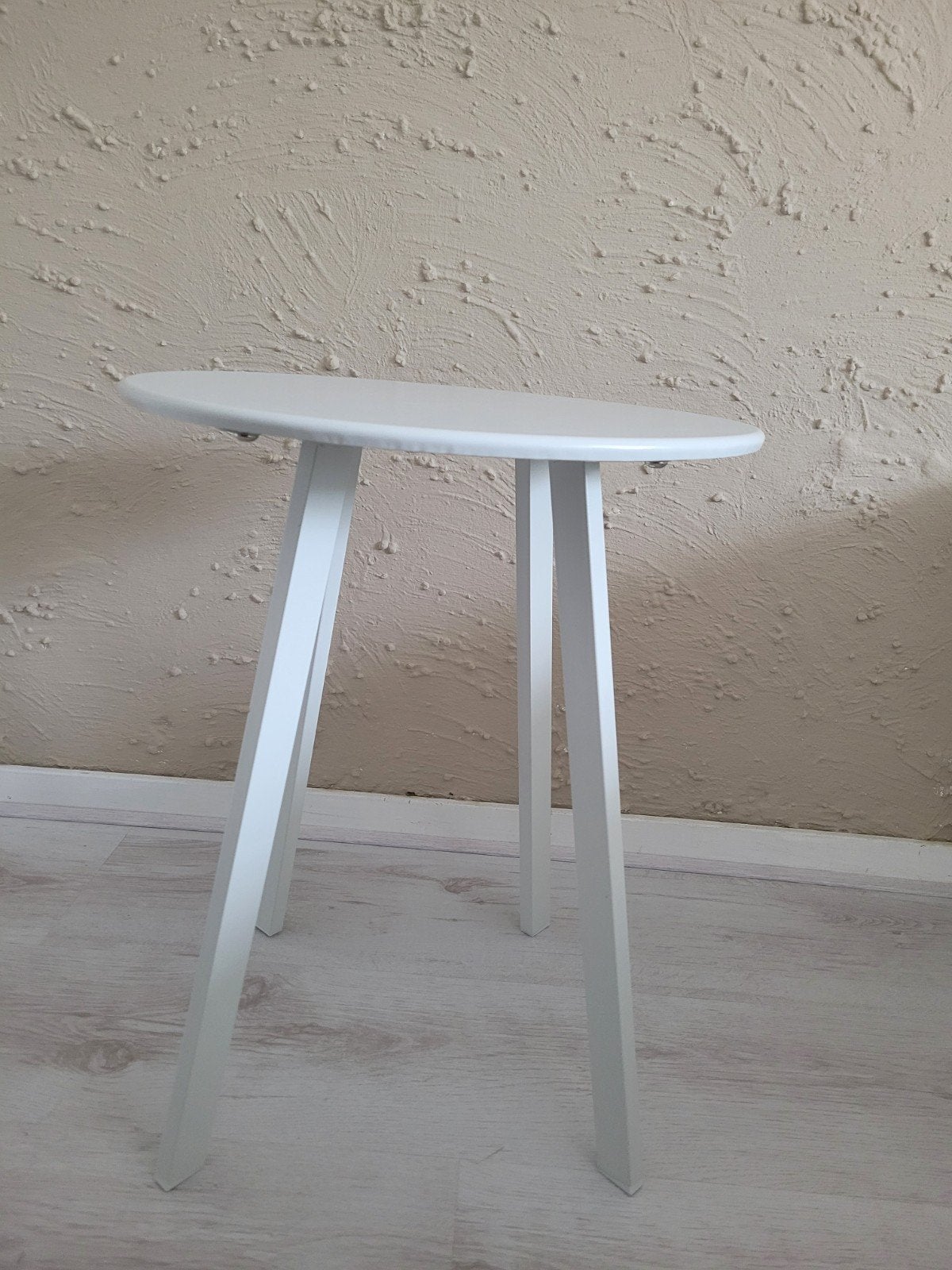 2 Witte bijzettafeltjes Latte, van Intratuin, Minder dan 55 cm, Metaal of Aluminium, Rond, Zo goed als nieuw
