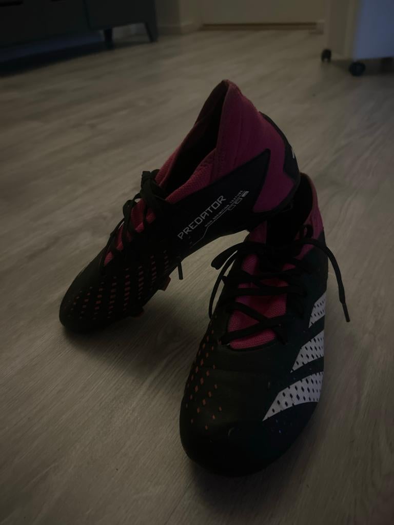 Adidas Predator voetbalschoenen - Zwart/Roze maat 38,5, Maat XS of kleiner, Ophalen of Verzenden, Zo goed als nieuw, Schoenen