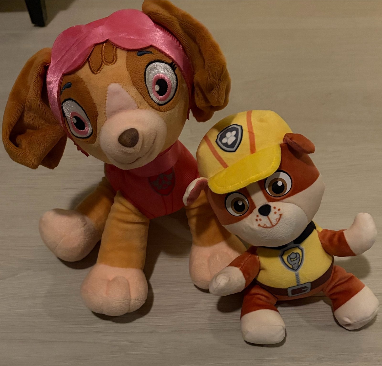 Paw Patrol knuffels: Skye en Rubble, Gebruikt, Met label, Middelgroot (20 tot 80 cm), Bruin