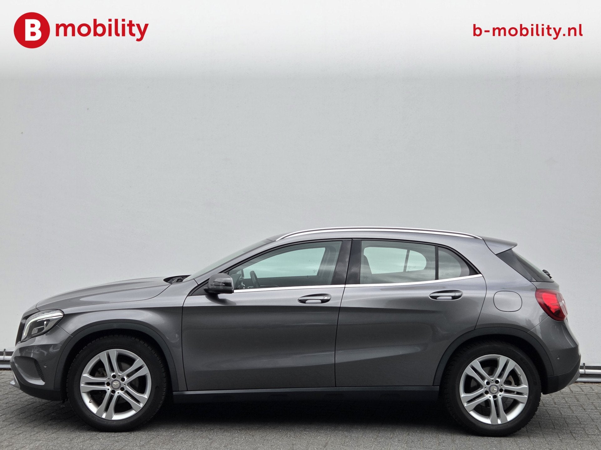 Mercedes-Benz GLA 180 Premium Apple CarPlay Stoelverwarming, Auto's, Mercedes-Benz, Voorwielaandrijving, Gebruikt, 4 cilinders