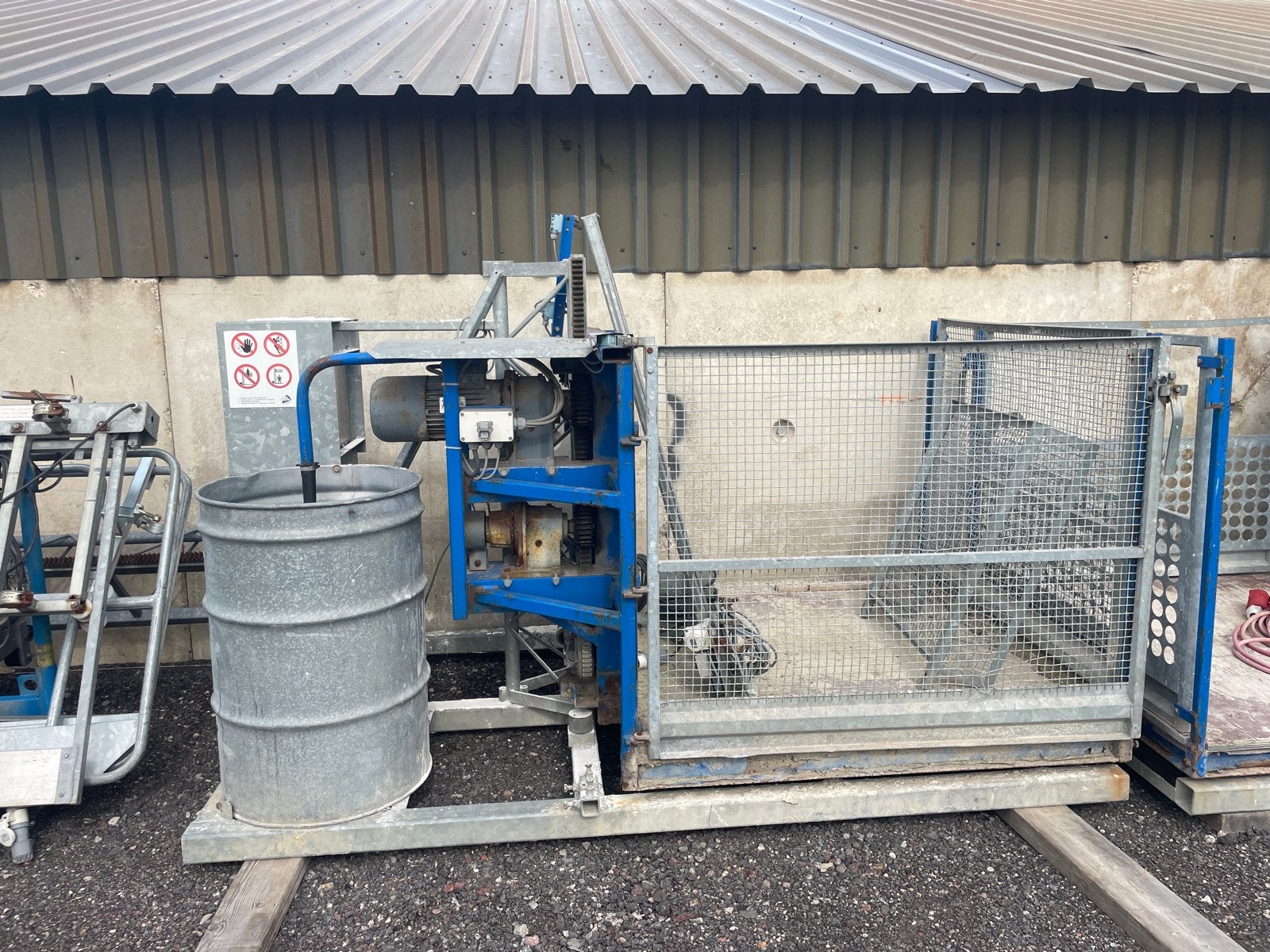 2 Bouwliften Warry Whippet 400 kg met 14 mastdelen, Ophalen of Verzenden, Gebruikt, Bouwlift