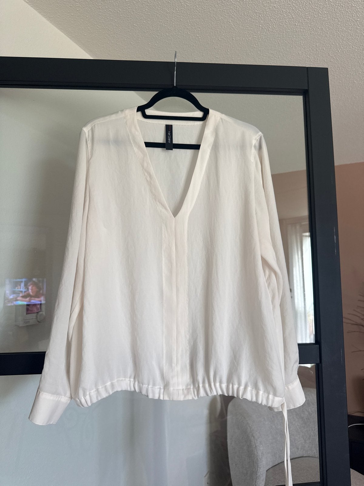 Marc Cain blouse maat 42/44 (L) wit, Kleding | Dames, Blouses en Tunieken, Ophalen of Verzenden, Zo goed als nieuw, Maat 42/44 (L)