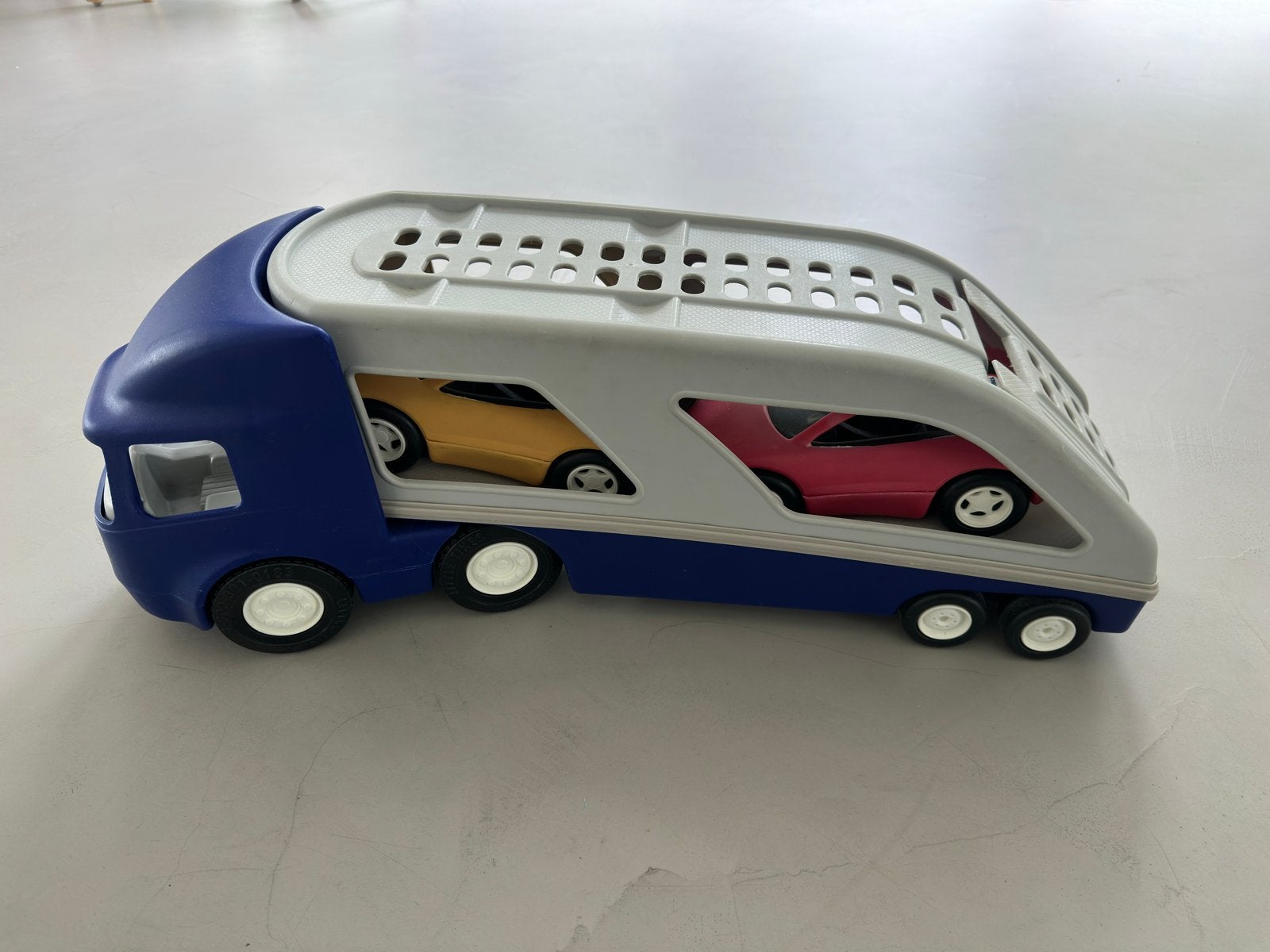 Little Tikes autotransporter met 2 auto's, Ophalen, Gebruikt