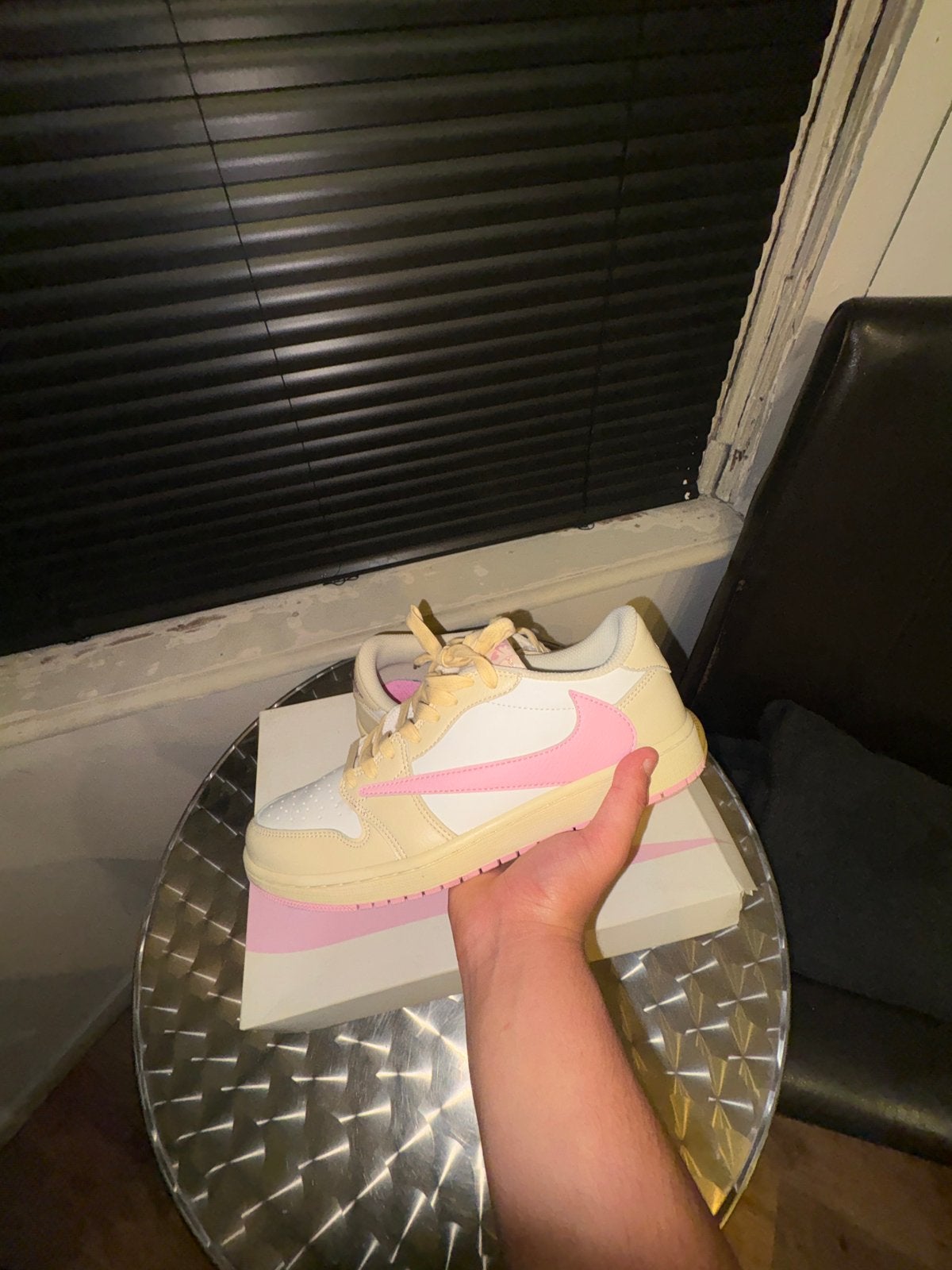 Travis Scott x Nike Air Jordan 1 Low OG SP 'Pink', Ophalen of Verzenden, Zo goed als nieuw, Overige kleuren, Sneakers of Gympen