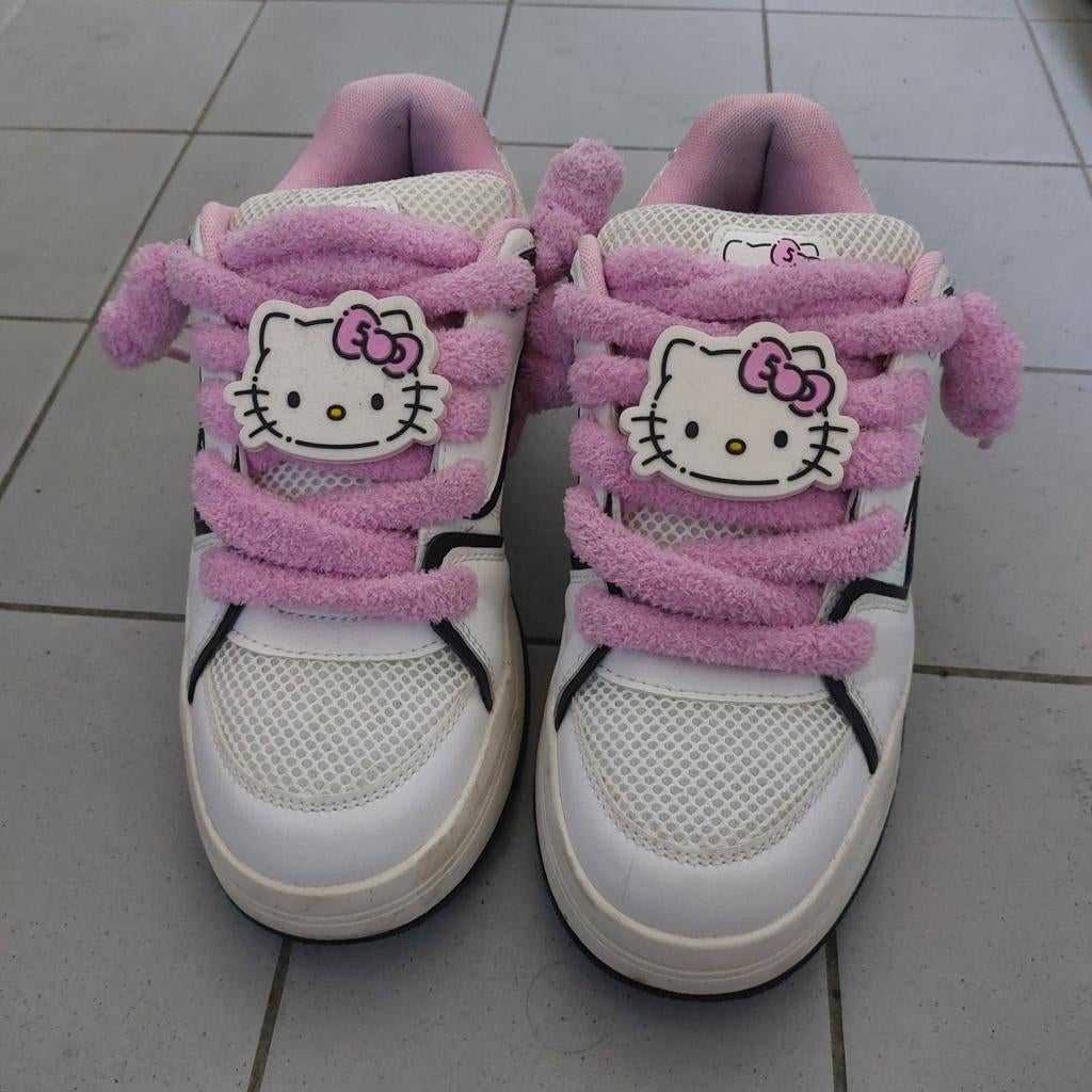 Bershka Hello Kitty Sanrio schoenen maat 40, Kleding | Dames, Schoenen, Gedragen, Sneakers of Gympen, Roze, Ophalen of Verzenden