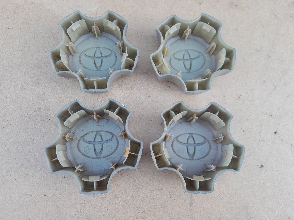 Foto 5 van NAAFDOPPEN - Origineel - TOYOTA RAV4 / FUNCRUISER - 4 Stuks