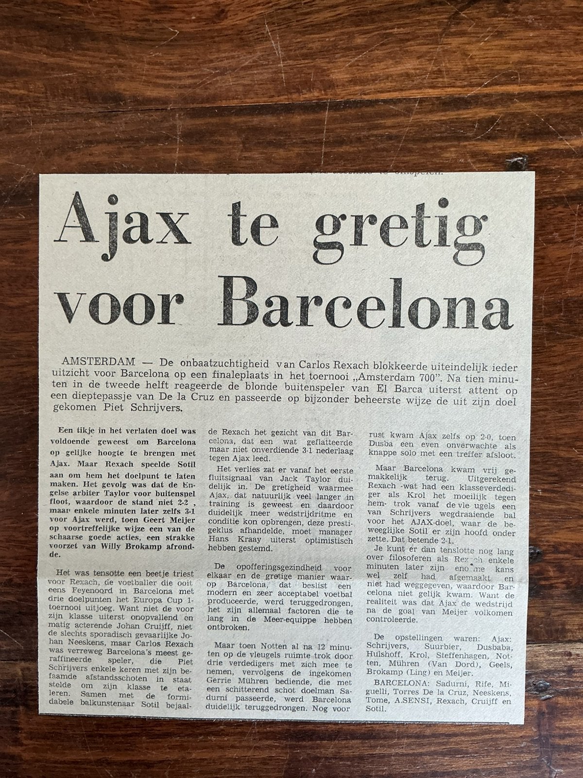 Voetbal krantenartikel Ajax Barcelona augustus 1975, Ophalen of Verzenden, 1960 tot 1980, Knipsel(s)