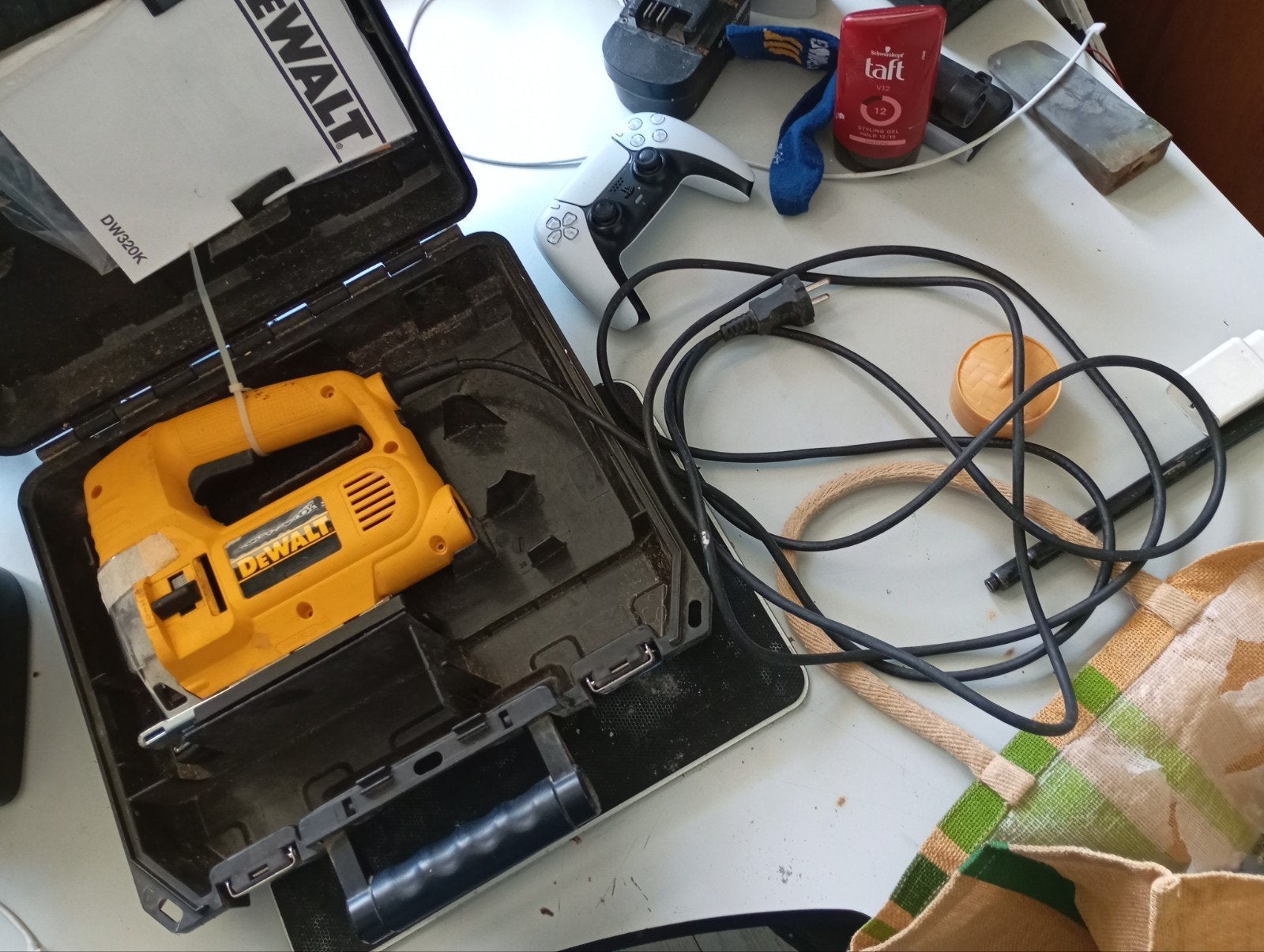 DeWalt Decoupeerzaag DW320K met 3.4m kabel, Doe-het-zelf en Verbouw, Gereedschap | Zaagmachines, Gebruikt, Decoupeerzaag, 600 tot 1200 watt