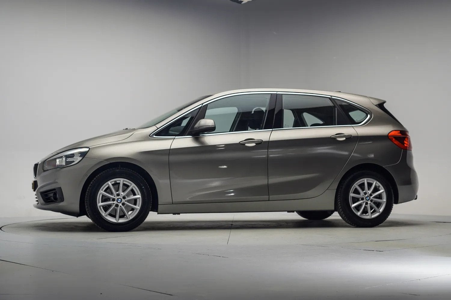 BMW 2 Serie Active Tourer 218i Executive [ Navi Trekhaak Cli, Auto's, 136 pk, Gebruikt, 1295 kg, Automatische klimaatregeling