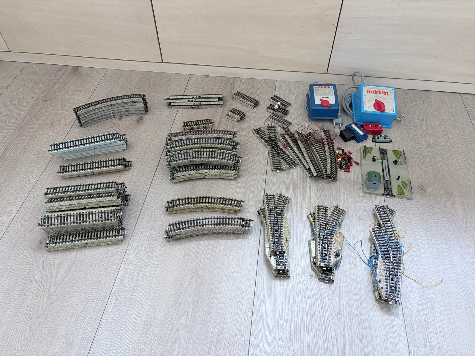 Grote partij Marklin M-rails met trafo's en wissels, Ophalen, Wisselstroom, Gebruikt, Rails