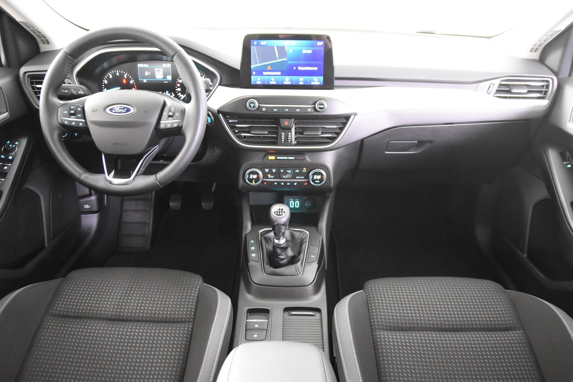 Ford Focus Hybrid *1ste Eigenaar*Navigatie*Stoelverwarming*C, Auto's, Dealer onderhouden, Stof, Gebruikt, Zwart