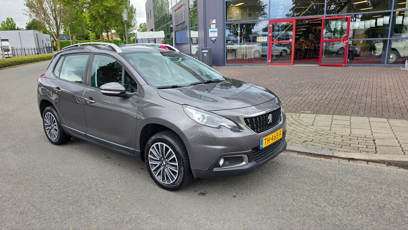 Peugeot 2008 1.2 VTI 81KW 2018 Grijs, Auto's, Peugeot, Voorwielaandrijving, Stof, 1250 kg, Zwart