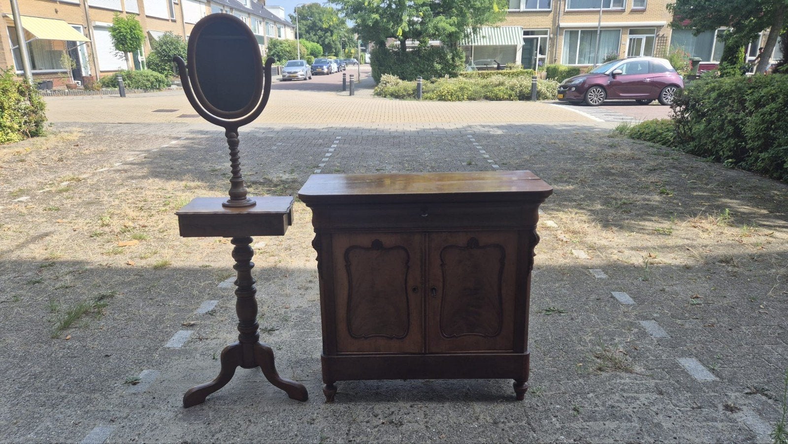 Antieke kaptafel en commode, Ophalen