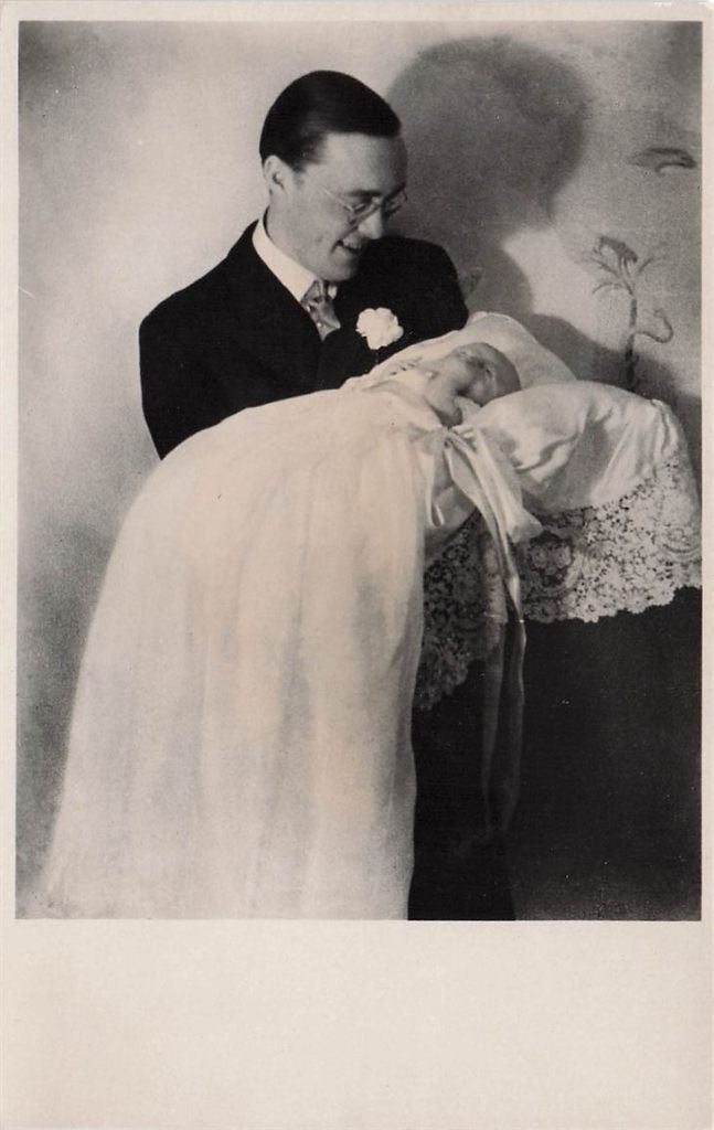 702-144-037 Prins Bernhard Met Prinses Beatrix In Statiekle, Verzenden, Voor 1920, Zuid-Holland
