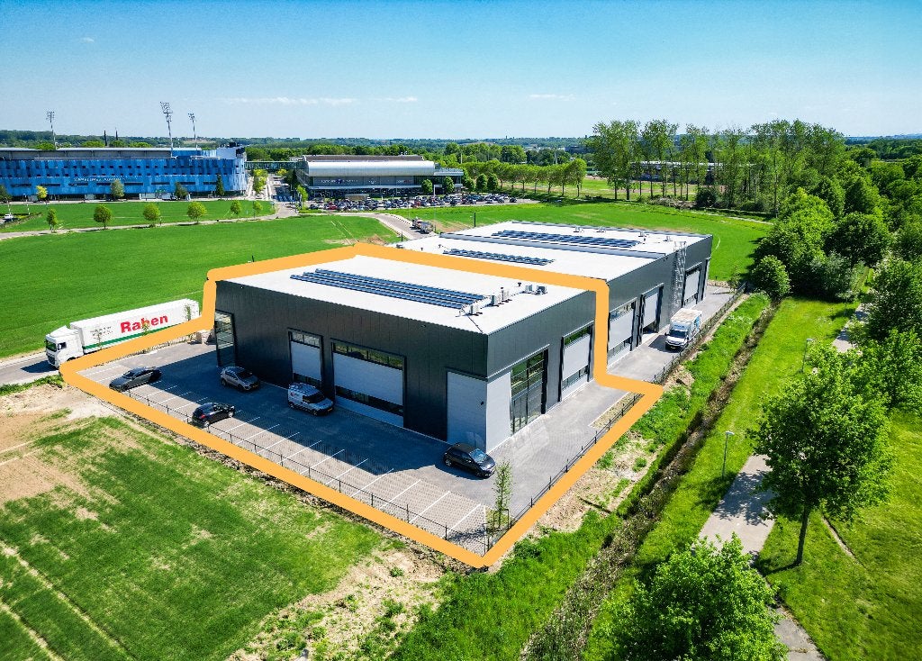 Bedrijfshal 840m² Te HUUR Sittard met KANTOOR - Zichtlocatie, Zakelijke goederen, Bedrijfs Onroerend goed, 840 m², Huur, Bedrijfsruimte