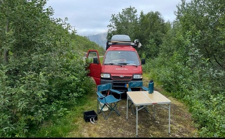 Decathlon inklapbare kampeertafel en stoelen, Ophalen, Zo goed als nieuw, Campingstoel