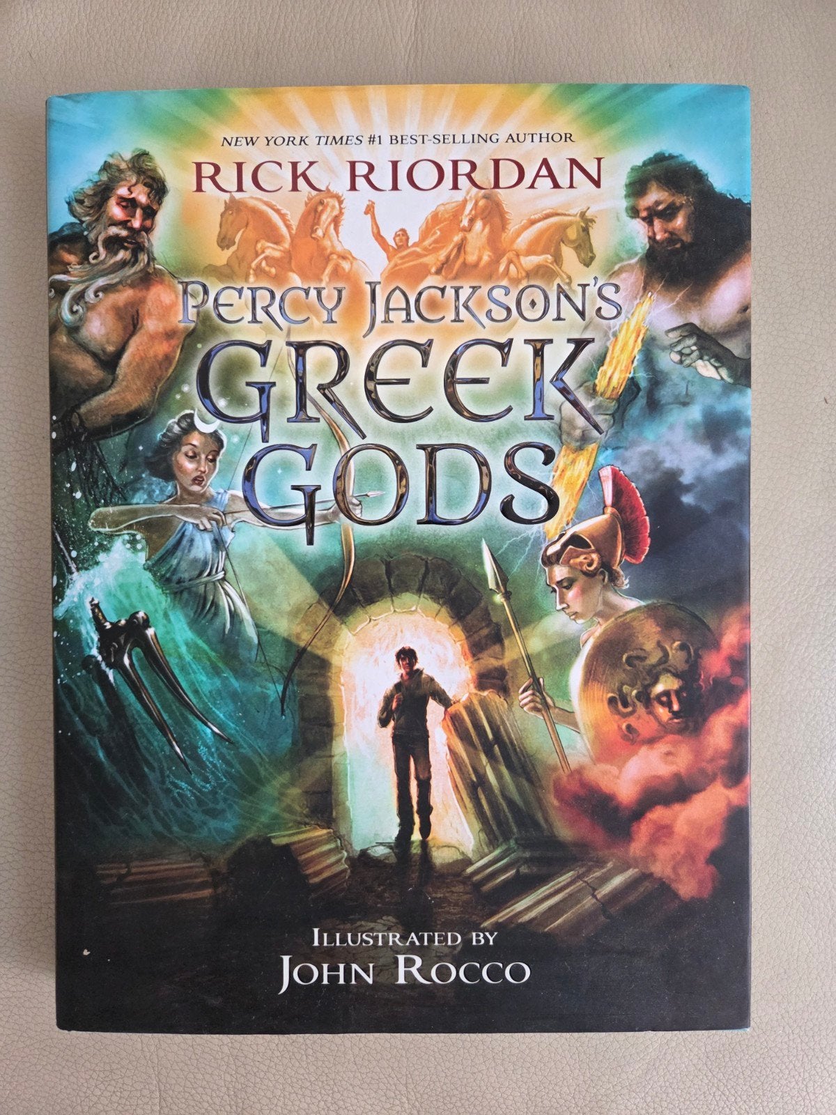 Percy Jackson's Greek Gods - Rick Riordan (Engels), Boeken, Kinderboeken | Jeugd | 13 jaar en ouder, Zo goed als nieuw, Ophalen of Verzenden