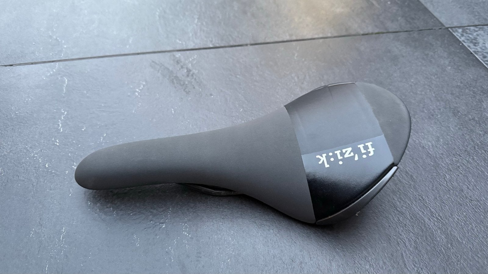 Fizik Aliante R3 Kium fietszadel - 142mm - 215g, Kunststof, Ophalen of Verzenden, Zo goed als nieuw, Zadel