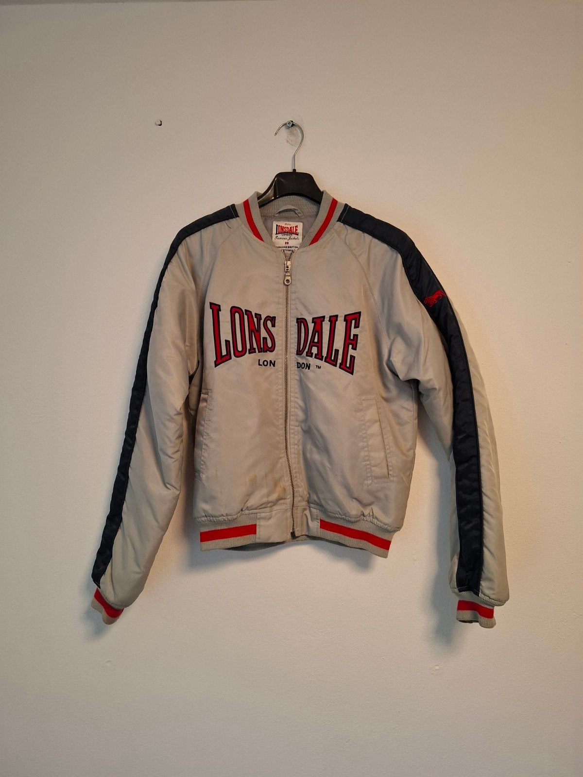 Lonsdale London Bomberjack Maat M, Kleding | Dames, Maat 38/40 (M), Ophalen of Verzenden, Grijs, Gedragen